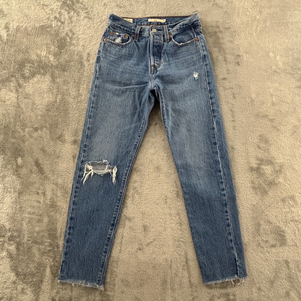 Levis‎ Wedgie Fit Ankle Jeans Womens 25 Distressed Raw Hem Blue Denim 22861-0081